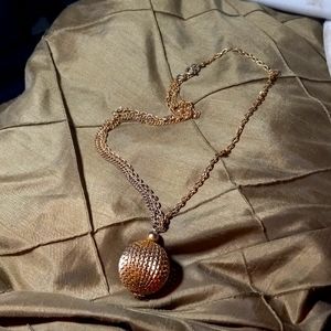 L-13 lot gold toned necklace